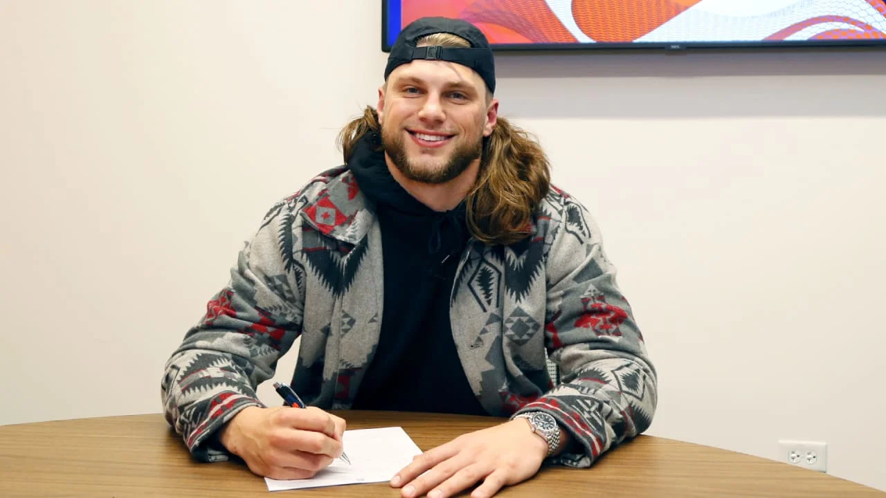 Robert Tonyan Joins Bears, Fueling Packers Rivalry.