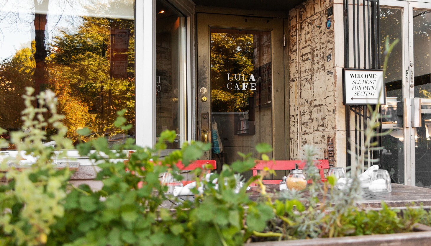 Featured image for "2024 James Beard Award Finalists: Notable Chefs and Restaurants Revealed"