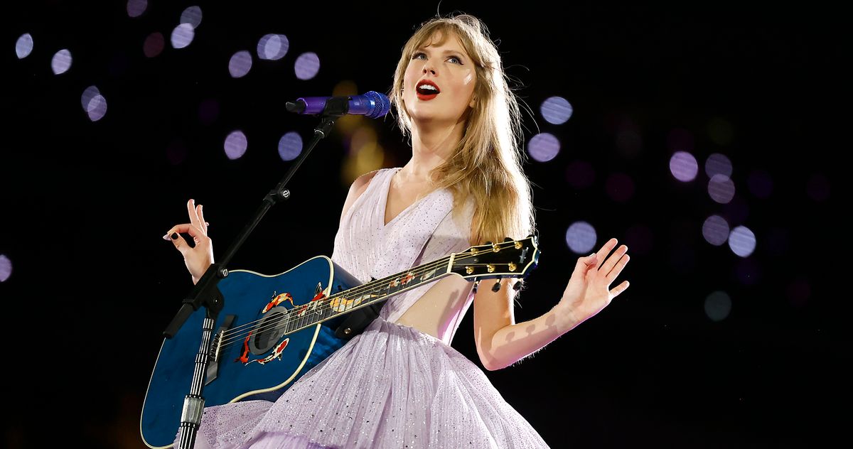 Taylor Swift's Surprise Performance for 'Someone Great' Writer and Director in LA
