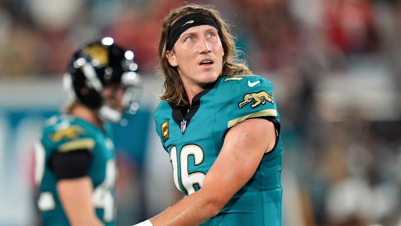 NFL Fantasy Week 6: Top Starts, Sitters, and Buzz on Key Players