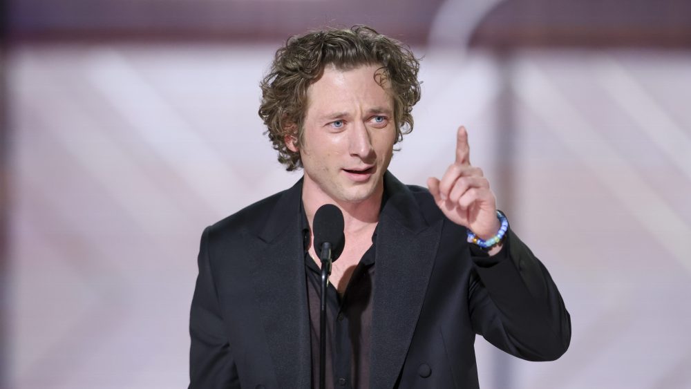 Featured image for "Golden Globes 2024: Ayo Edebiri and Jeremy Allen White Triumph as Comedy Winners"