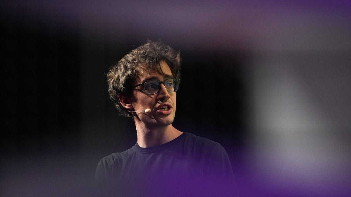 Featured image for Mistral's Mixtral AI Model Surpasses GPT-3.5, Shaking Up the AI Community