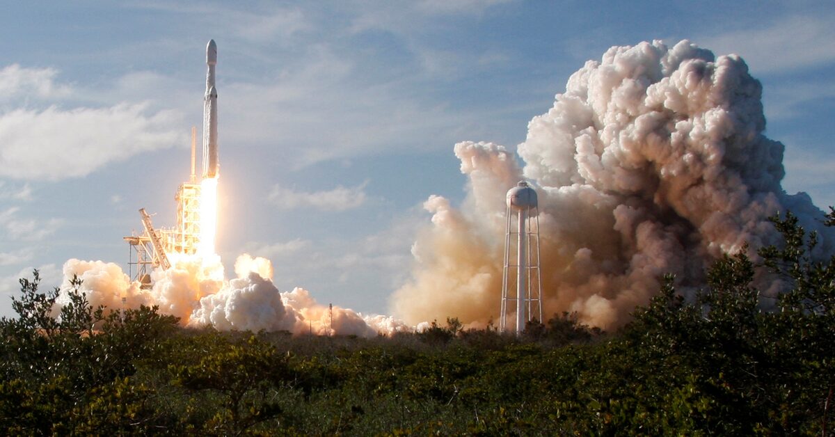 Featured image for SpaceX's X-37B Spaceplane Launch Delayed Multiple Times