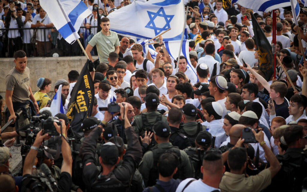 Featured image for Tensions rise as Israeli nationalists march through Jerusalem.