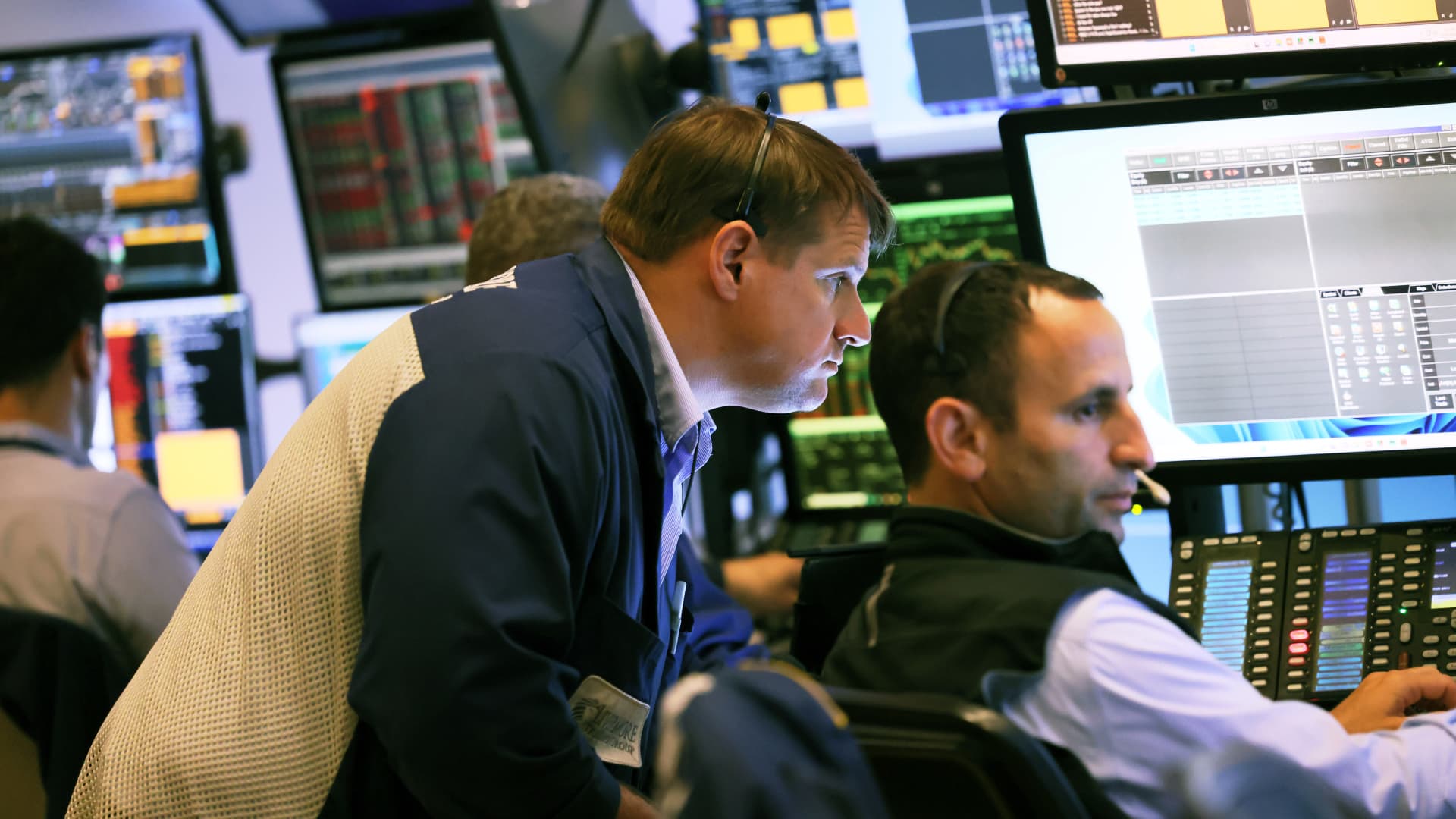 Featured image for "Wall Street Analysts' Market-Moving Chatter: Monday Morning Recap"