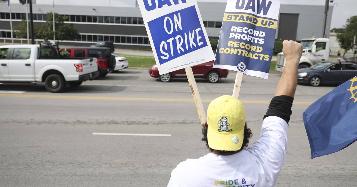 Ford Cuts 243 Jobs at Chicago Heights Facility Following UAW Strike