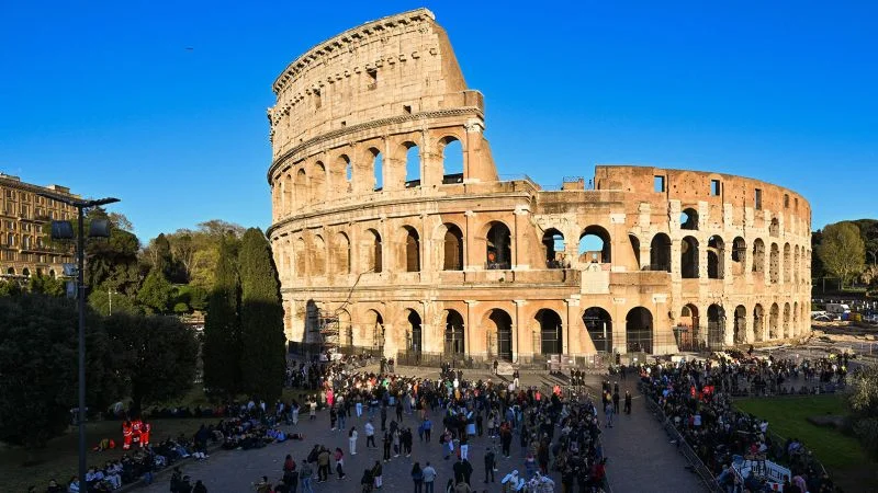 Vandalism at Rome's Colosseum: Tourist Carves Girlfriend's Name.