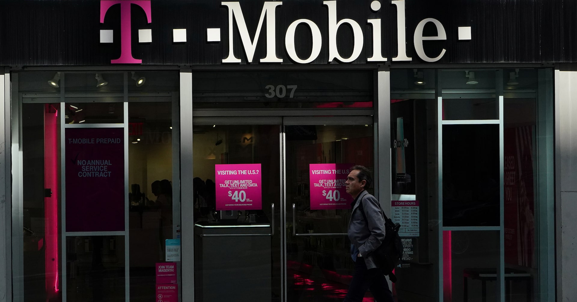 Featured image for T-Mobile Acquires US Cellular's Wireless Operations for $4.4 Billion