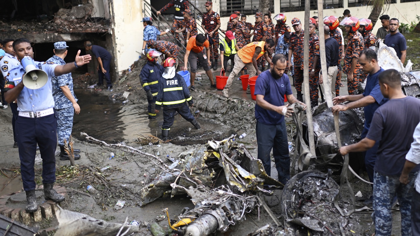 Featured image for Bangladesh Air Force Jet Crashes Into Dhaka School, Killing at Least 19