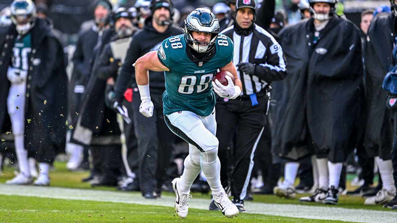 Featured image for Eagles' Jalen Hurts Leads Dominant Win and Historic Defense