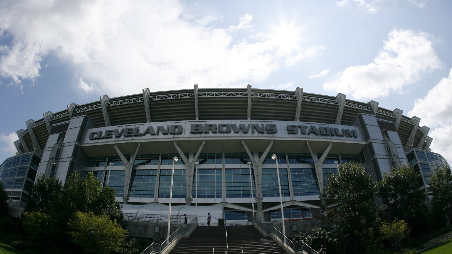 "Browns Owners Consider $2B Dome Near Team Facility for Future Stadium"