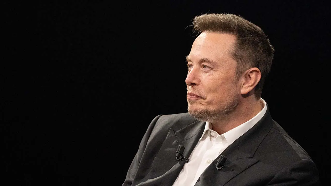 Elon Musk reveals Twitter's negative cash flow and ad revenue decline