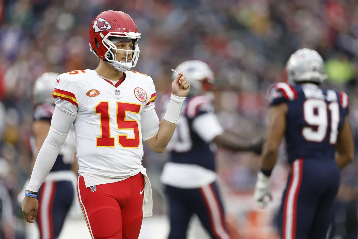 "Mahomes' Frustration Mounts as Toney's Drops Result in Interception"