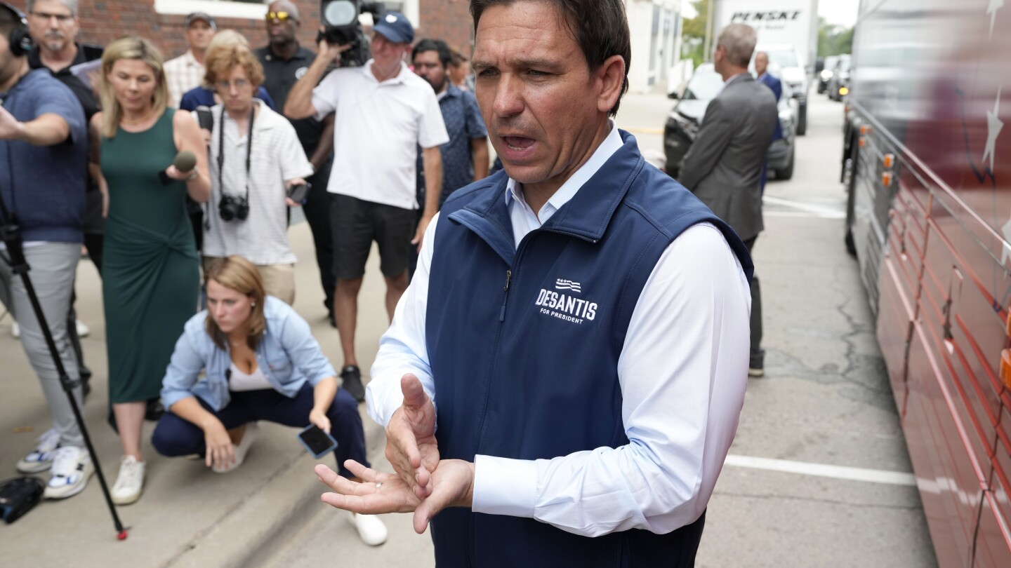 Featured image for "2024 GOP Candidates Gather in Iowa for Lincoln Day Dinner"