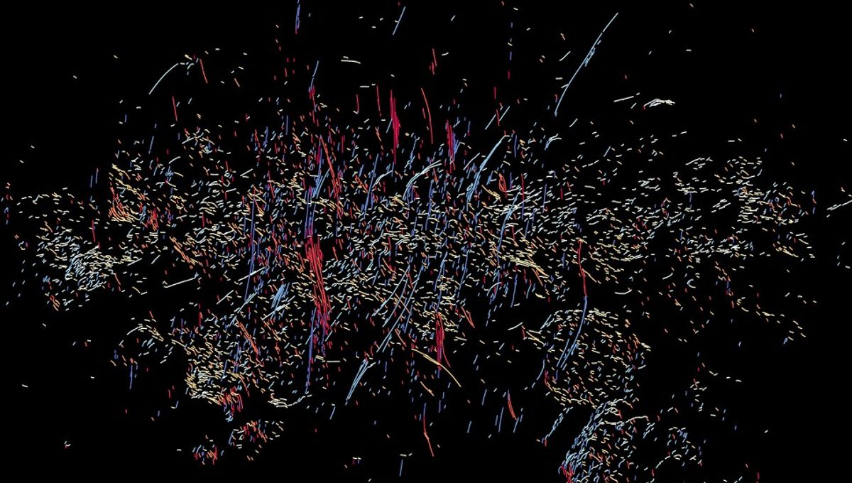 Featured image for Mysterious Galactic Filaments and Threads Discovered in Milky Way's Core