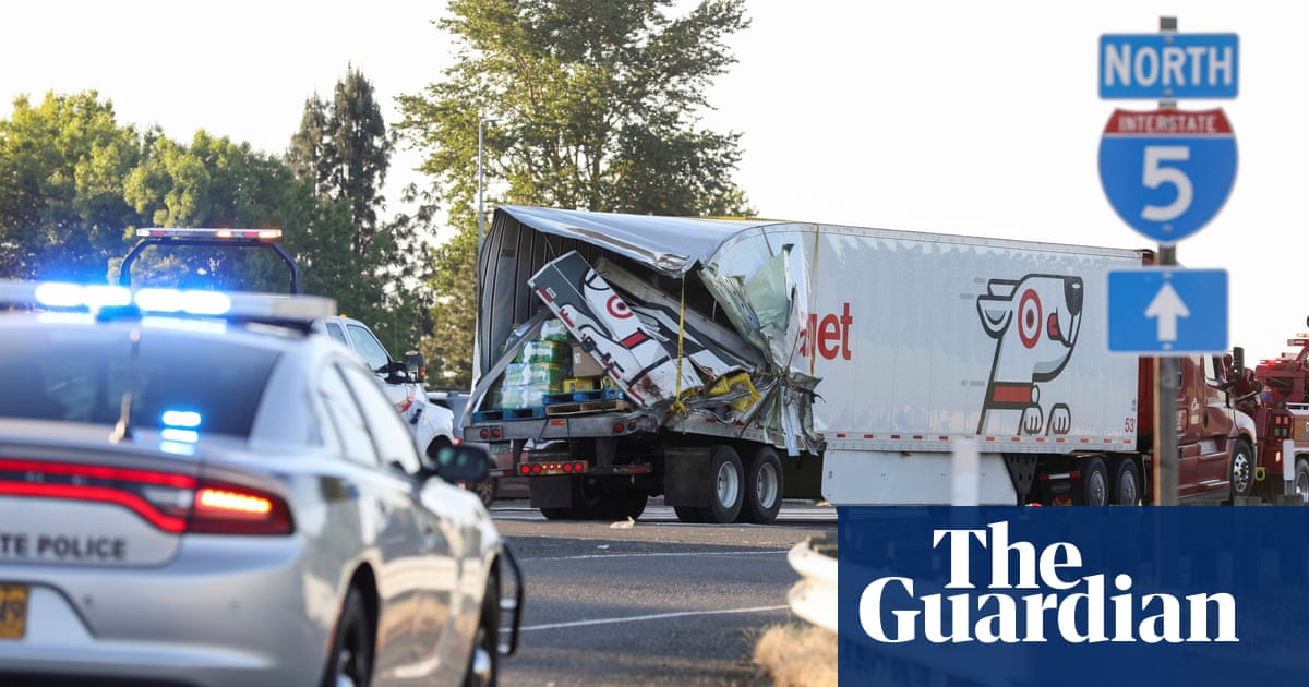 Featured image for Truck driver charged with DUII and manslaughter in Oregon crash that killed seven.