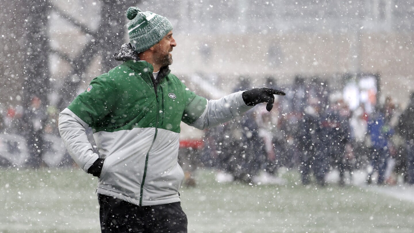 "Aaron Rodgers' Impact on Jets Personnel and Reflections on 2023 Season"