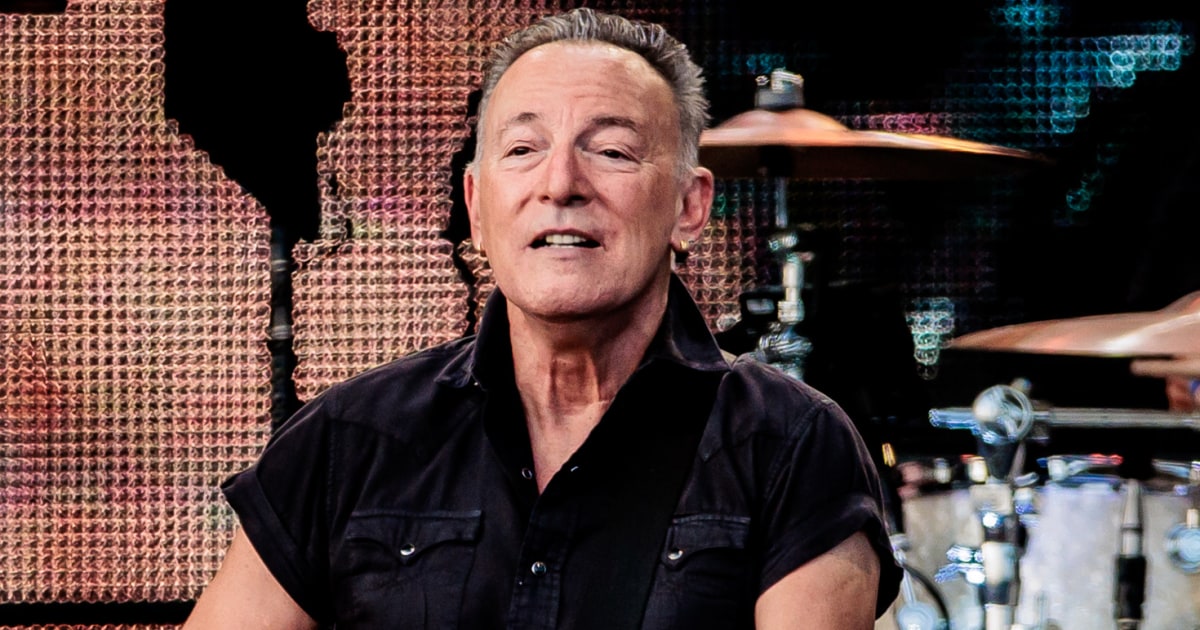 "Understanding Bruce Springsteen's Peptic Ulcers: Symptoms and Causes"