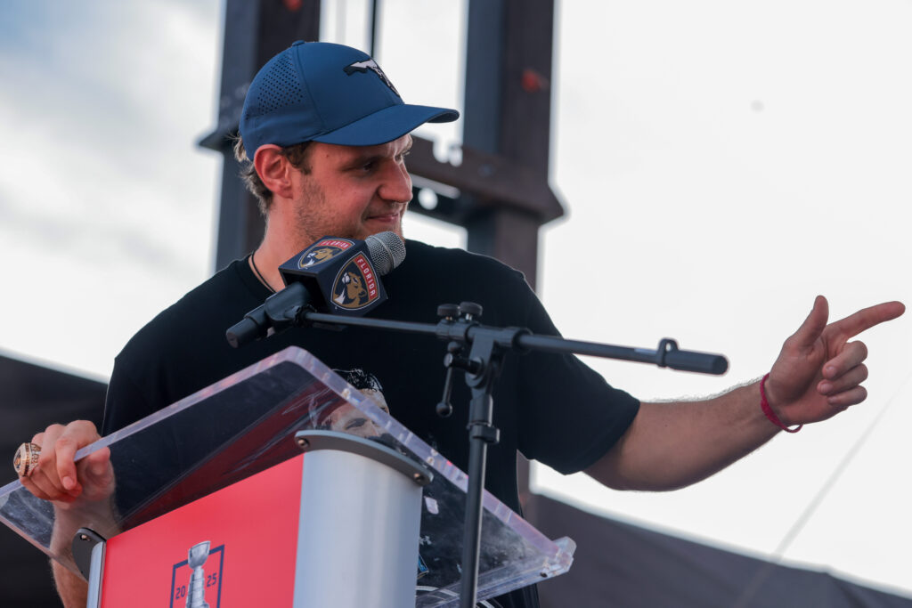 Featured image for Panthers' Captain Barkov to Miss 7-9 Months After Knee Surgery