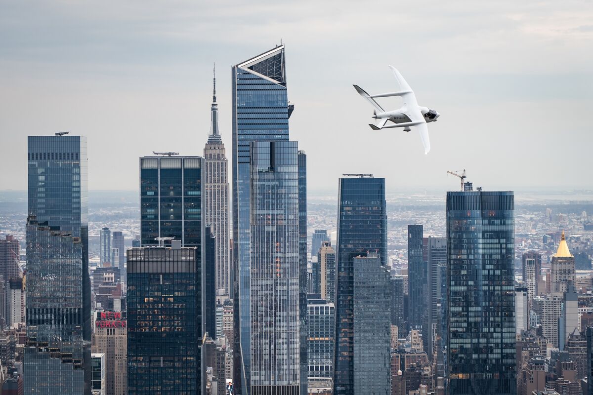 Featured image for Beta's Electric Aircraft Makes Historic Passenger Flight into NYC