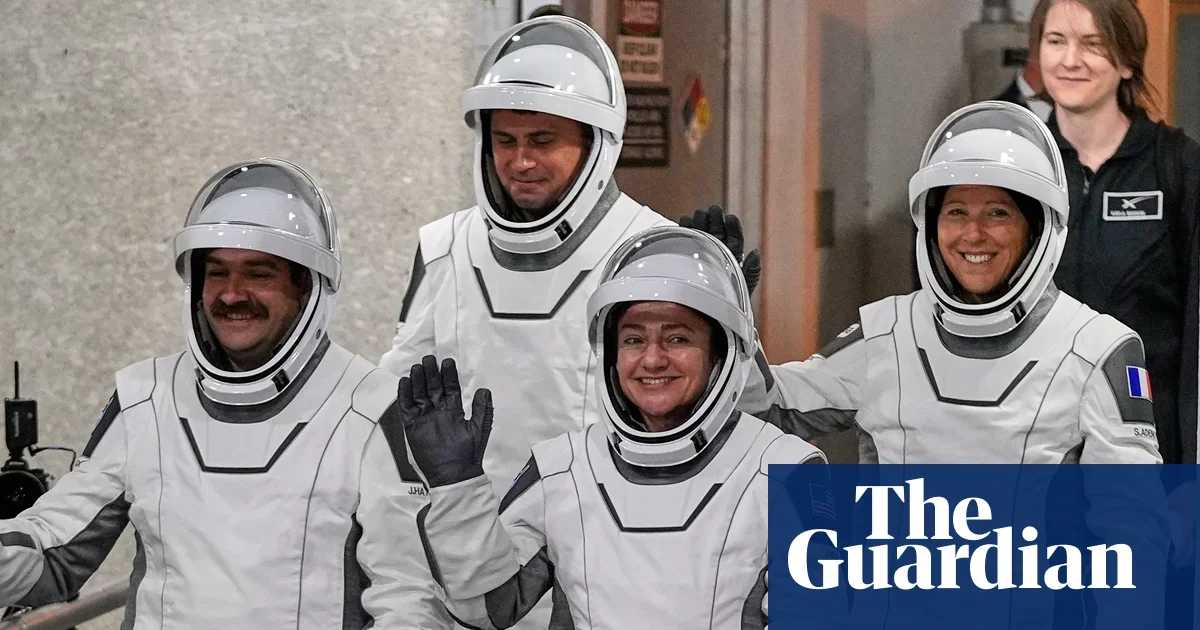SpaceX delivers four astronauts to the ISS, restoring full crew