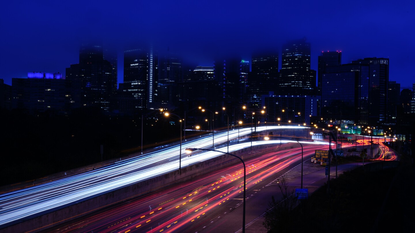 Featured image for "Exploring the 10-week streak of stable or declining US gas prices"