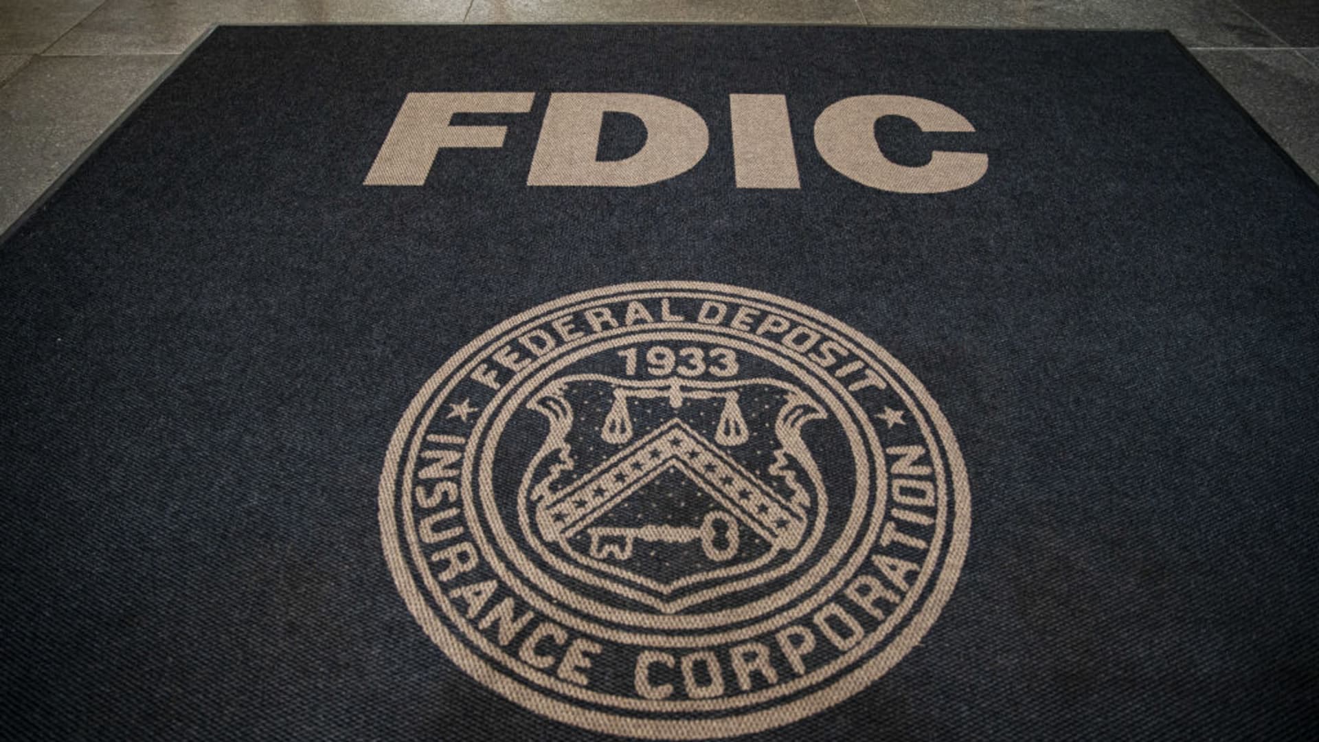 "Push for Higher FDIC Insurance Cap Gains Momentum"