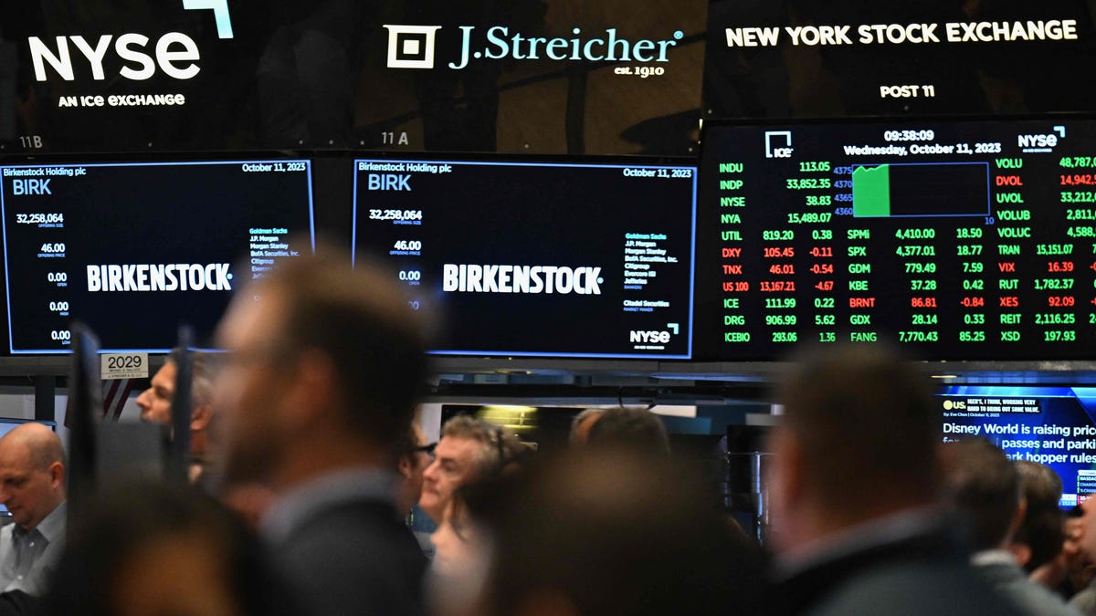 "Stock Market Correction: Implications for Investors and Tech Stocks"