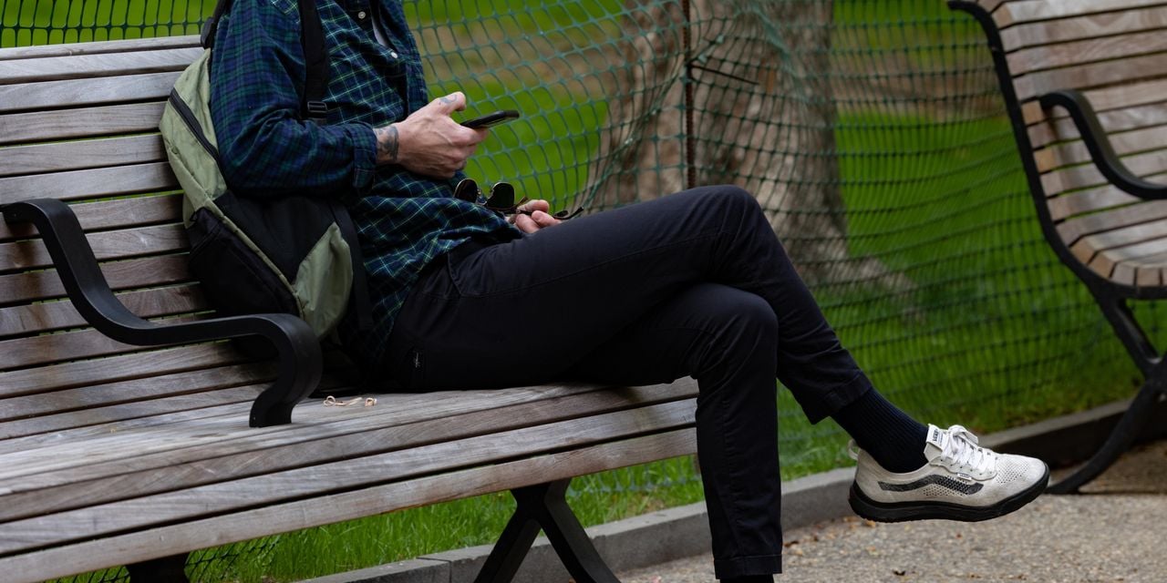 Featured image for US Spy Agencies Purchase Large Amounts of Personal Data from Americans