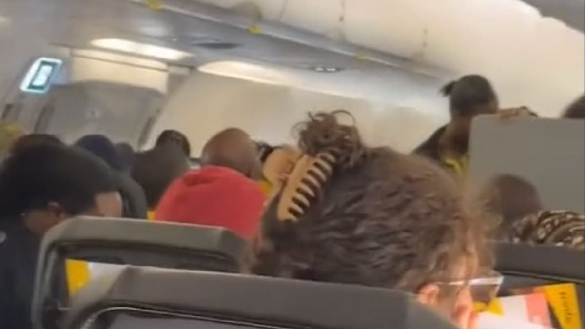 Featured image for Spirit Airlines Flight Prepares for Water Landing After Mechanical Issue