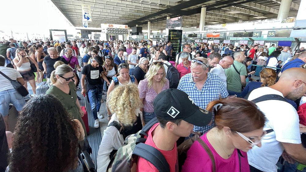 Mount Etna eruption shuts down Catania airport, causing flight cancellations