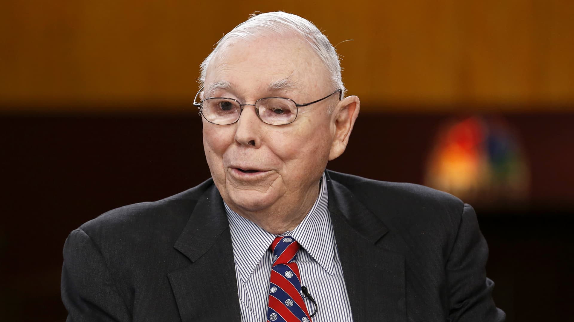 Featured image for "Charlie Munger's Wisdom: Avoid Toxic People, Trust Few, and Teach Valuable Lessons"