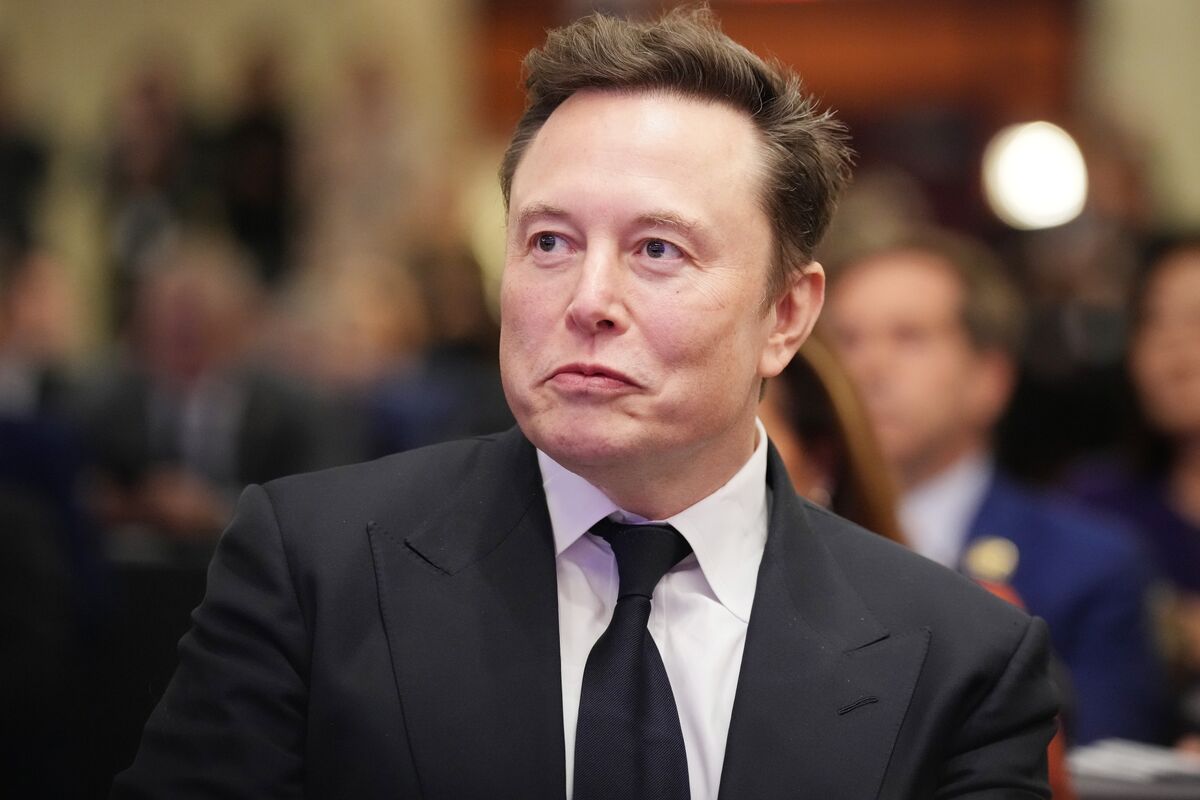 Featured image for Tesla Shareholders Prepare to Vote on Elon Musk's $1 Trillion Pay Plan