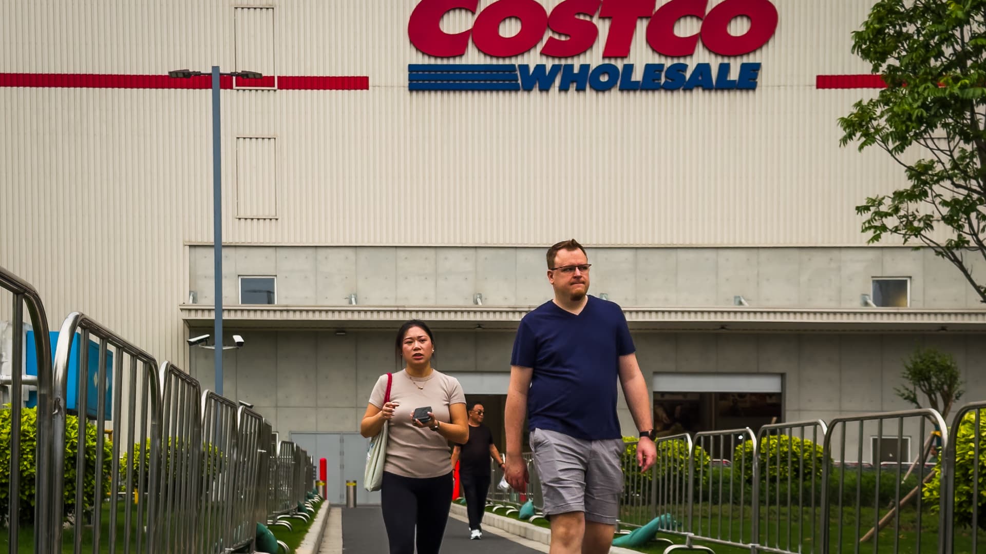 Featured image for Lululemon Sues Costco Over Sale of Alleged Product 'Dupes'