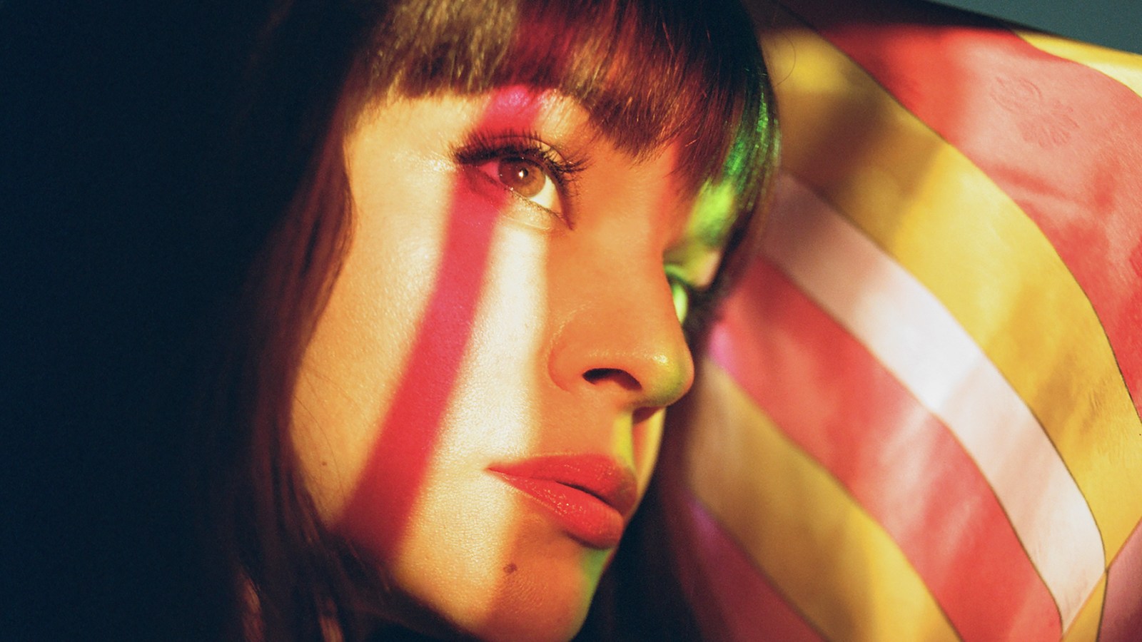 "Norah Jones Unveils 'Visions' Album and Tour, Debuts Single 'Running'"