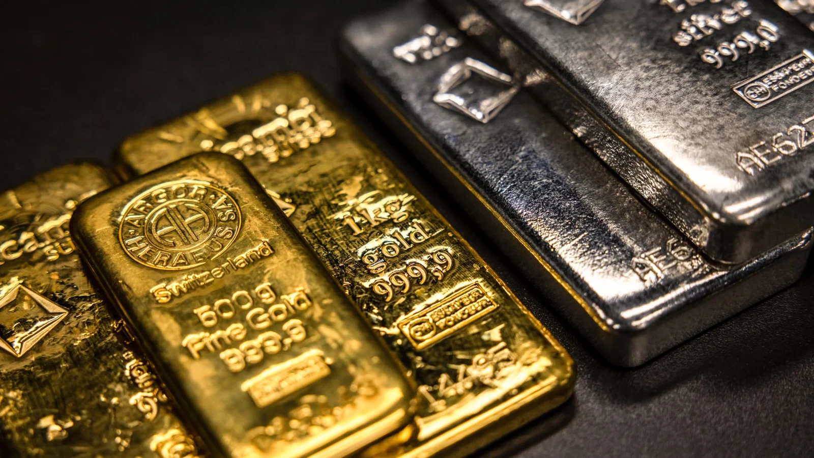 Gold and Silver Forecast to Hit Fresh Peaks in 2026 Amid Resource Nationalism