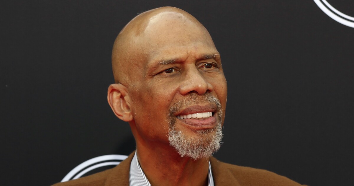Kareem Abdul-Jabbar Injured in Concert Fall