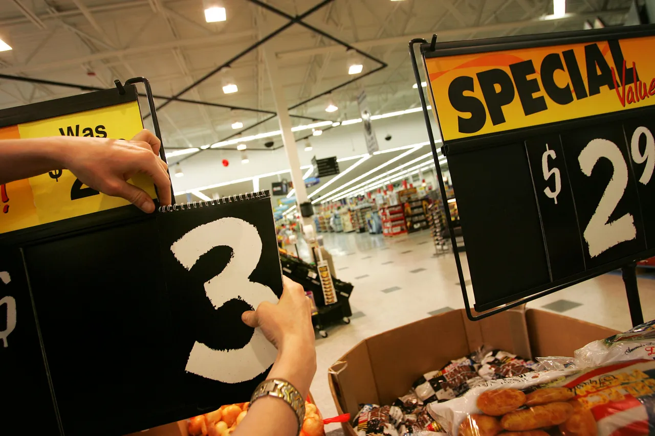 Top Economists Warn US Economy Nearing Recession