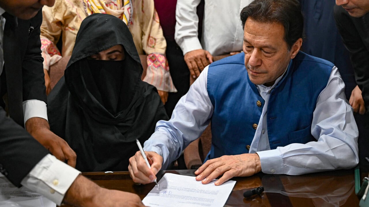 "Former Pakistani Prime Minister Imran Khan and Wife Sentenced to Seven Years for Unlawful Marriage"