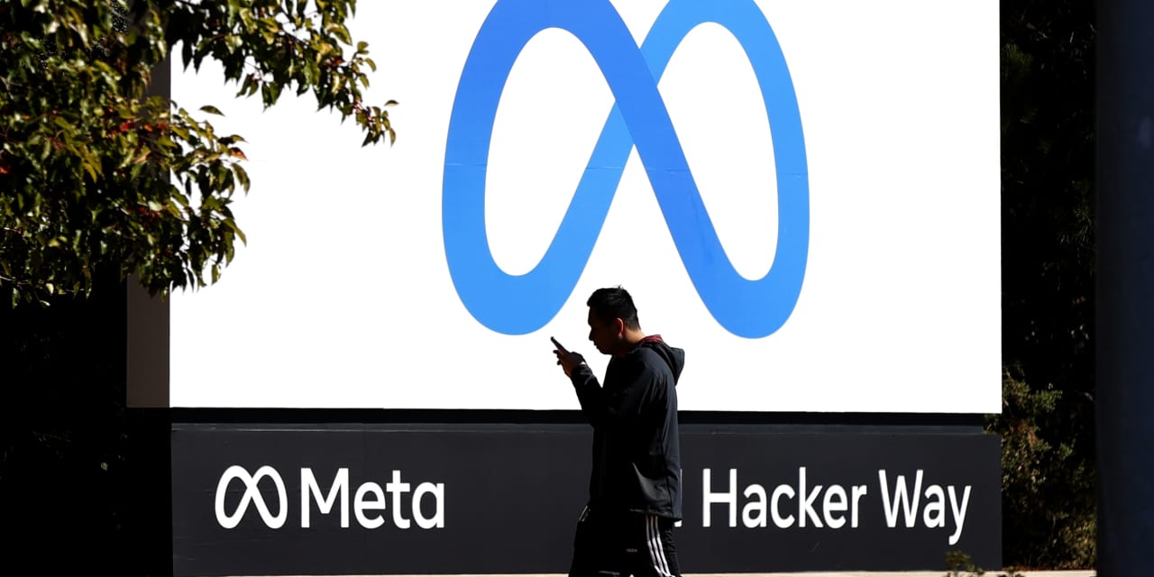 Meta Platforms Stock Gains Momentum Ahead of Earnings, Fueled by AI and Positive Analyst Outlook