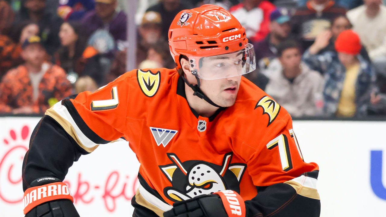 Featured image for Ducks' Vatrano sidelined for six weeks with shoulder injury