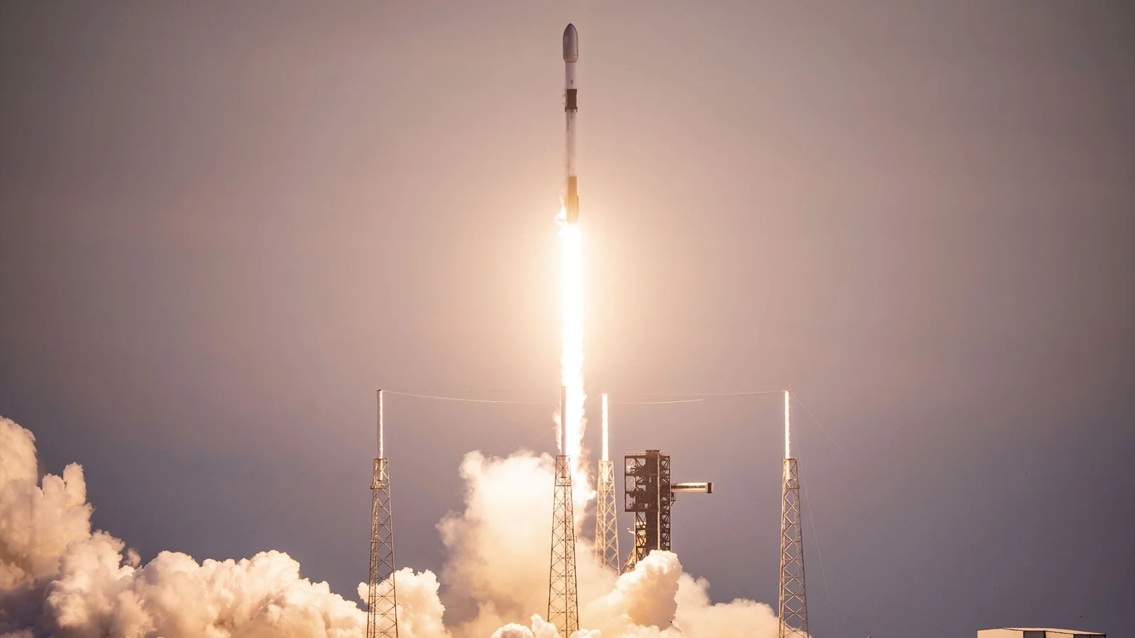 SpaceX Launches Multiple Starlink Satellites from Florida and Vandenberg