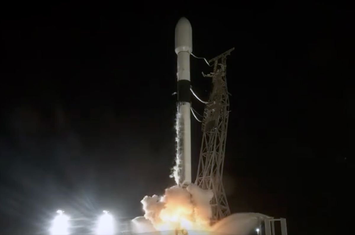 "SpaceX Successfully Deploys 22 Starlink Satellites in California and Florida Launches"
