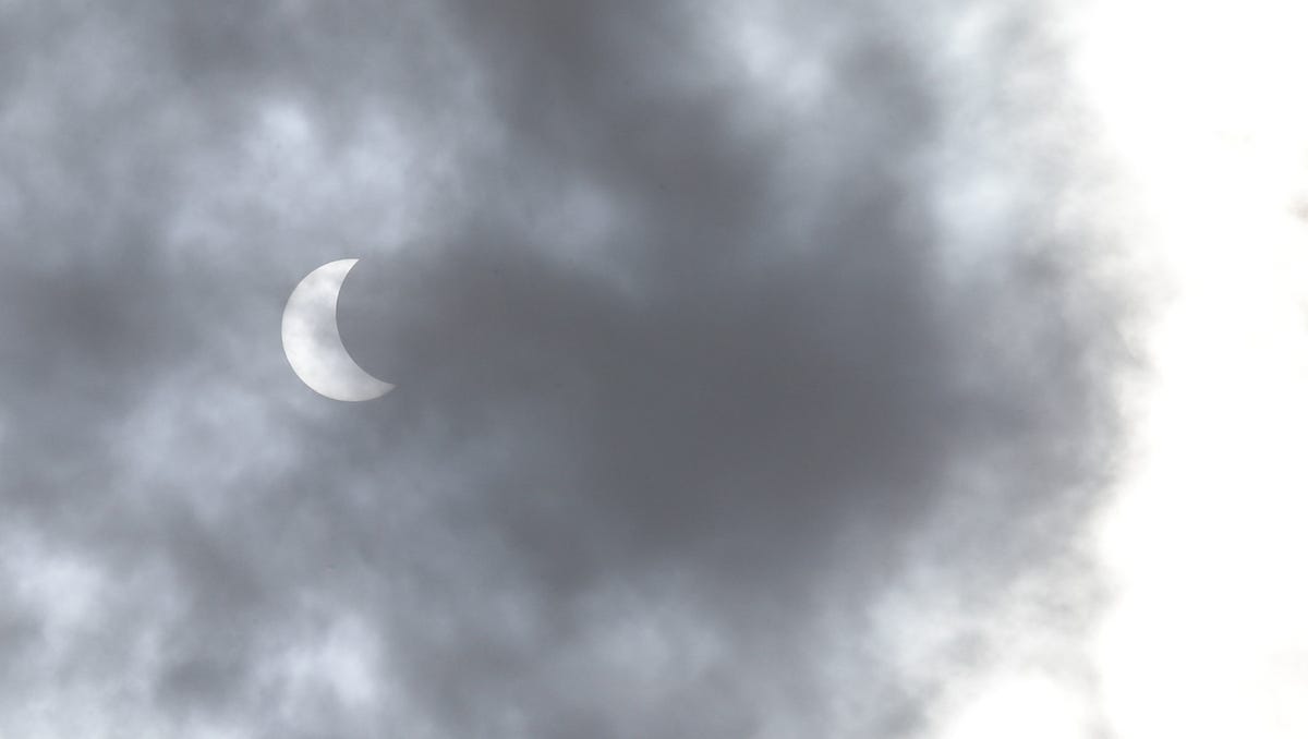 "DIY Solar Eclipse Viewing: Pinhole Projectors and Safe Viewer Options"