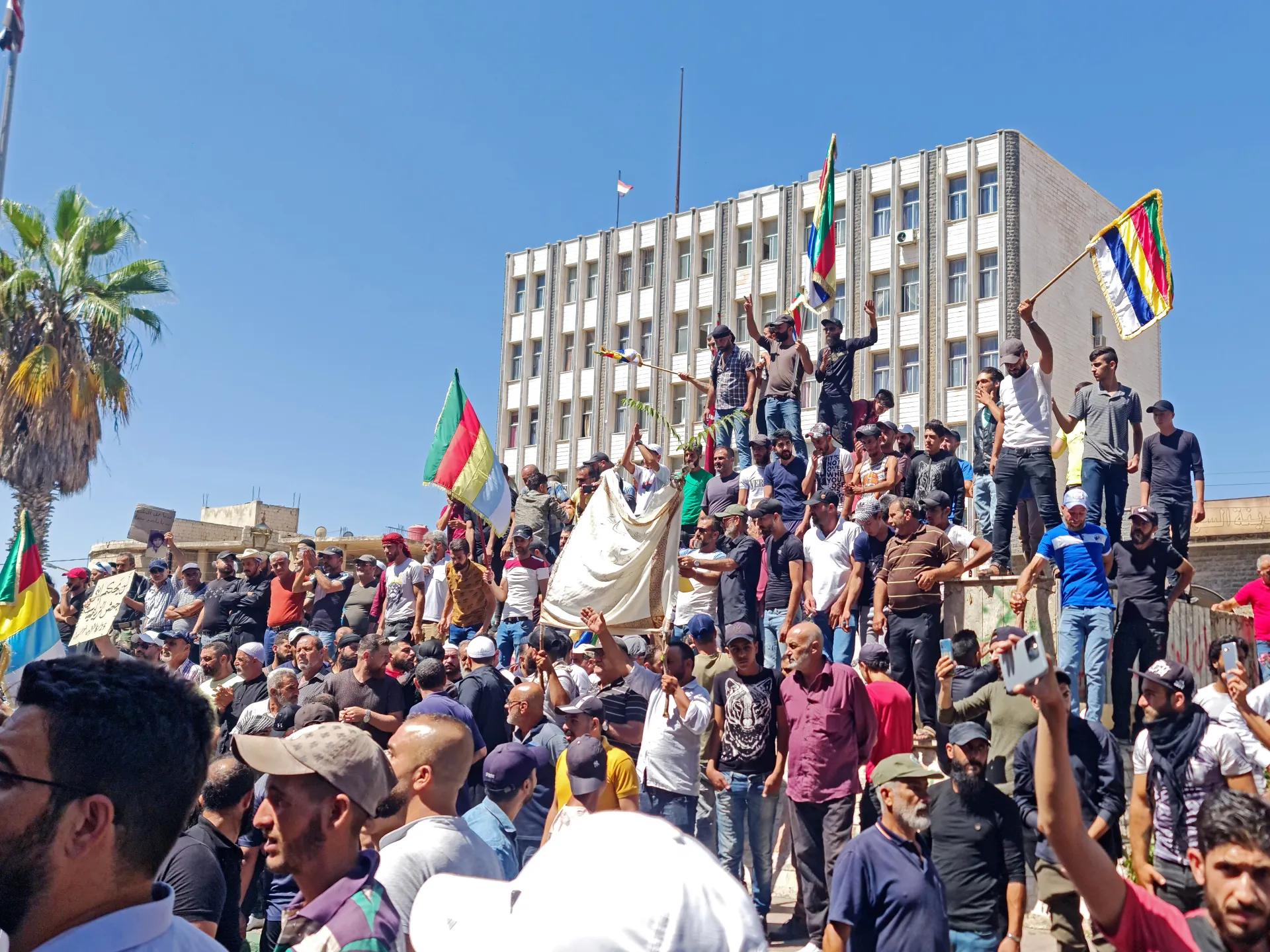 "Southern Syria Protests Escalate: Demands for President Bashar's Resignation"