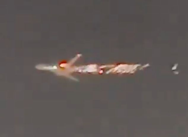 Featured image for "Boeing 747 Emergency Landing: Flames and Engine Malfunction"