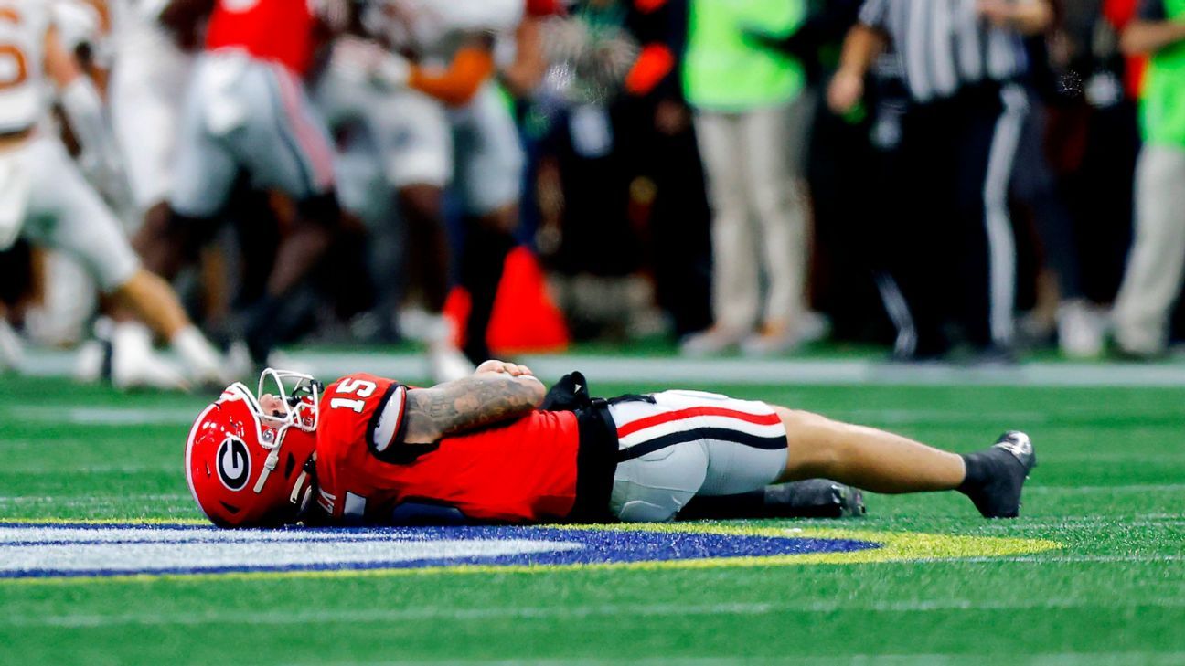 Featured image for Georgia QB Carson Beck sidelined with injuries during SEC Championship