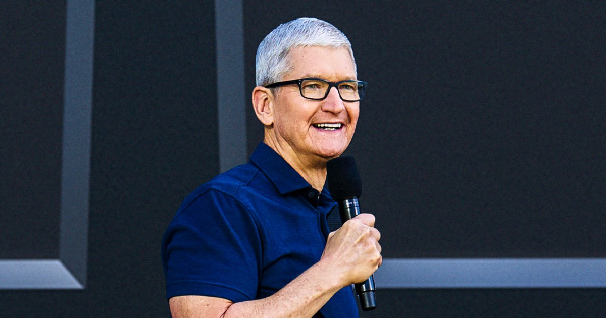 Apple's VR headset announcement causes stock fluctuations.