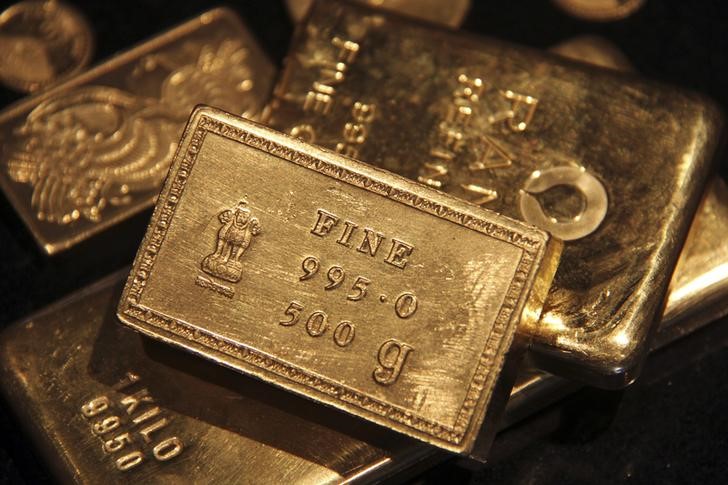 Gold prices suffer worst weekly drop since January amidst rate hike concerns.