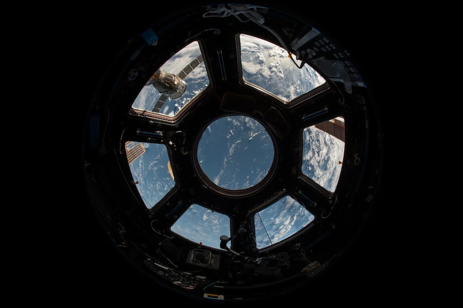 Putin Sets 2027 Deadline for Russian Space Station Launch